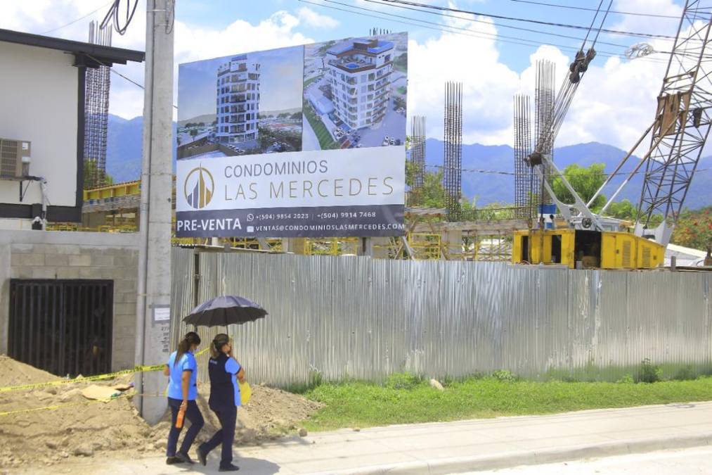 En el bulevar del Norte, cerca de la residencial Las Mercedes, está en construcción una torre de condominios de más de seis niveles.