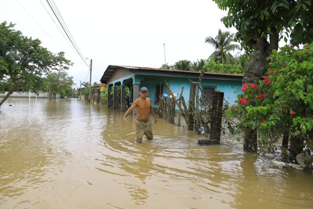 Tristeza, resignación y peligro: Partes de El Negrito, Yoro, siguen inundadas por las lluvias