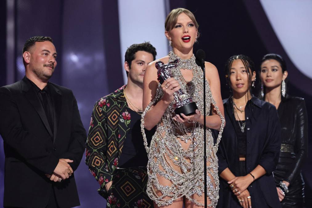 Los premios a Mejor Video del Año y Mejor Video de larga Duración fueron para Taylor Swiftr por “All Too Well”.