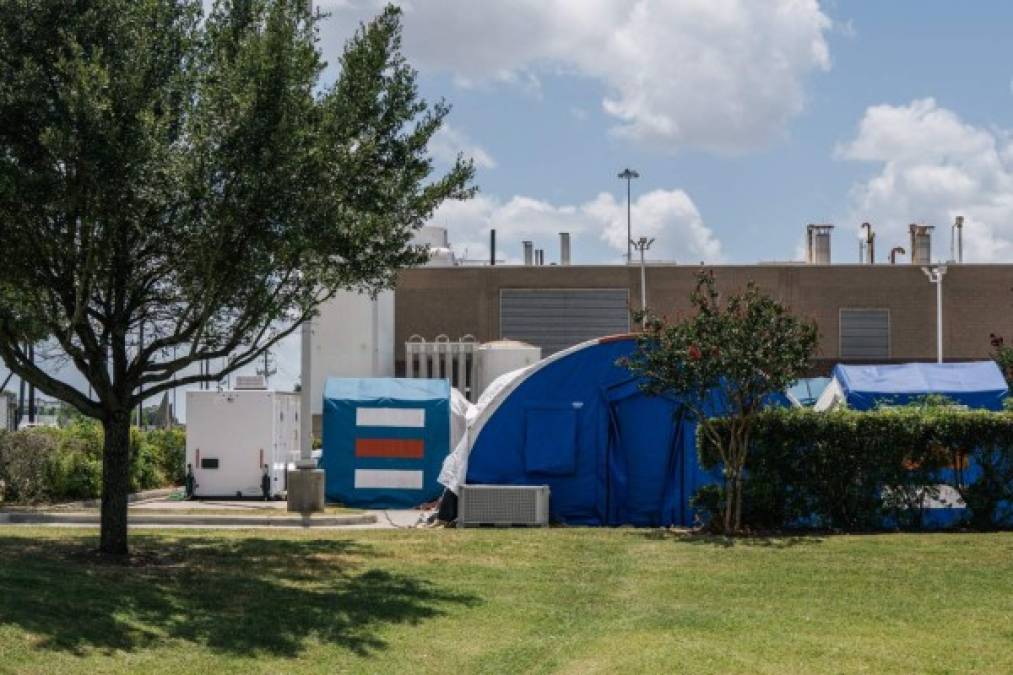 Pesadilla aún no acaba: Hospitales de Texas instalan tiendas de campaña por repunte de covid 19