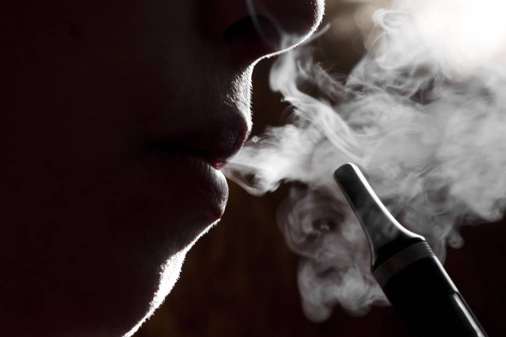 Riesgos por uso de cigarrillos electrónicos para niños, adolescentes y adultos jóvenes