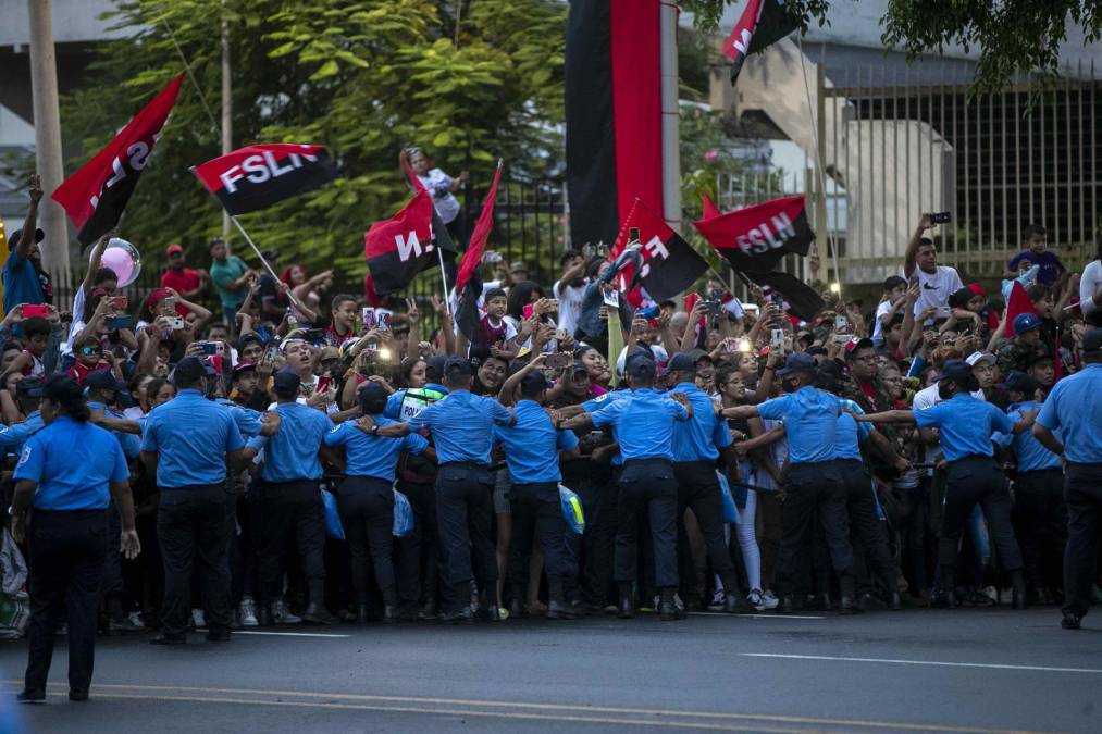 Estados Unidos ha impuesto sanciones a numerosos miembros del círculo cercano de Ortega, entre ellos a varios de sus hijos, entre otros por los “actos estatales de violencia” contra la oposición política