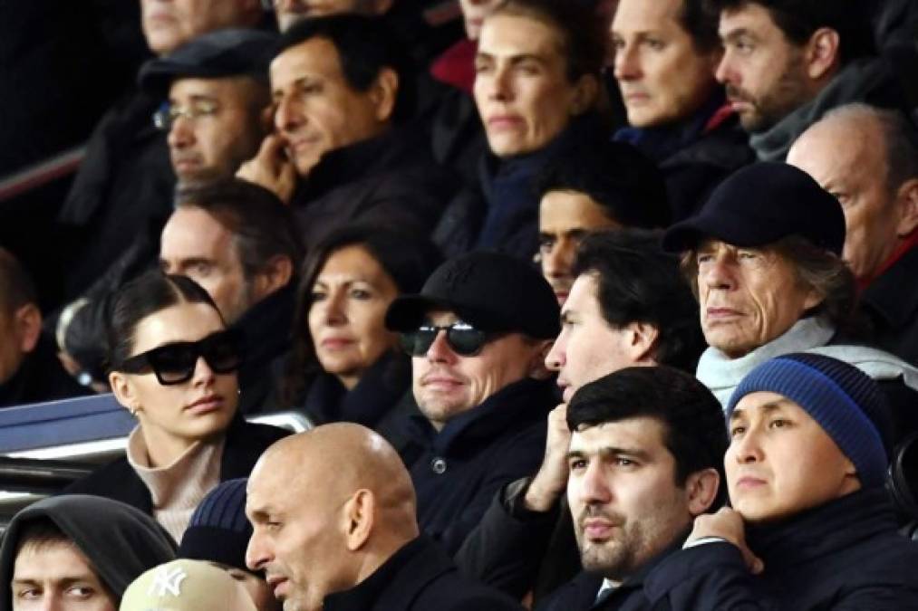 En las gradas del estadio del PSG estuvieron varios famosos, como Mick Jagger, vocalista de la banda The Rolling Stones, y el actor estadounidense Leonardo Di Caprio.