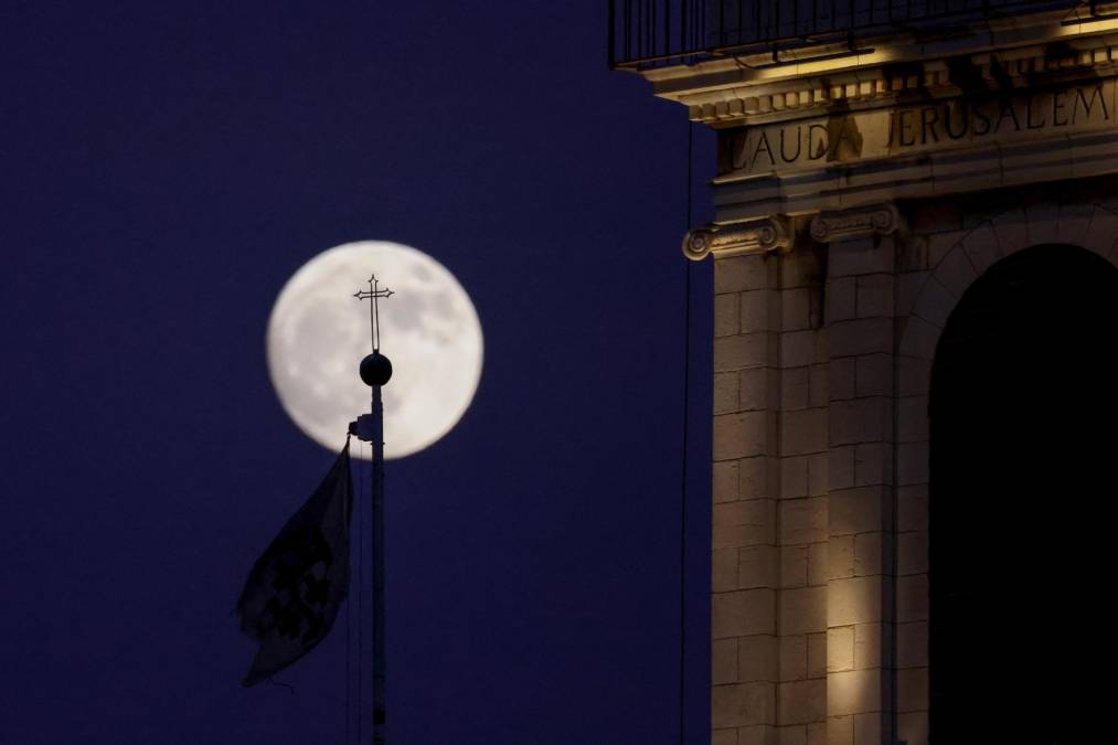La luna llena se puede observar desde el martes y será visible hasta la madrugada de este viernes 15 de julio por la mañana.