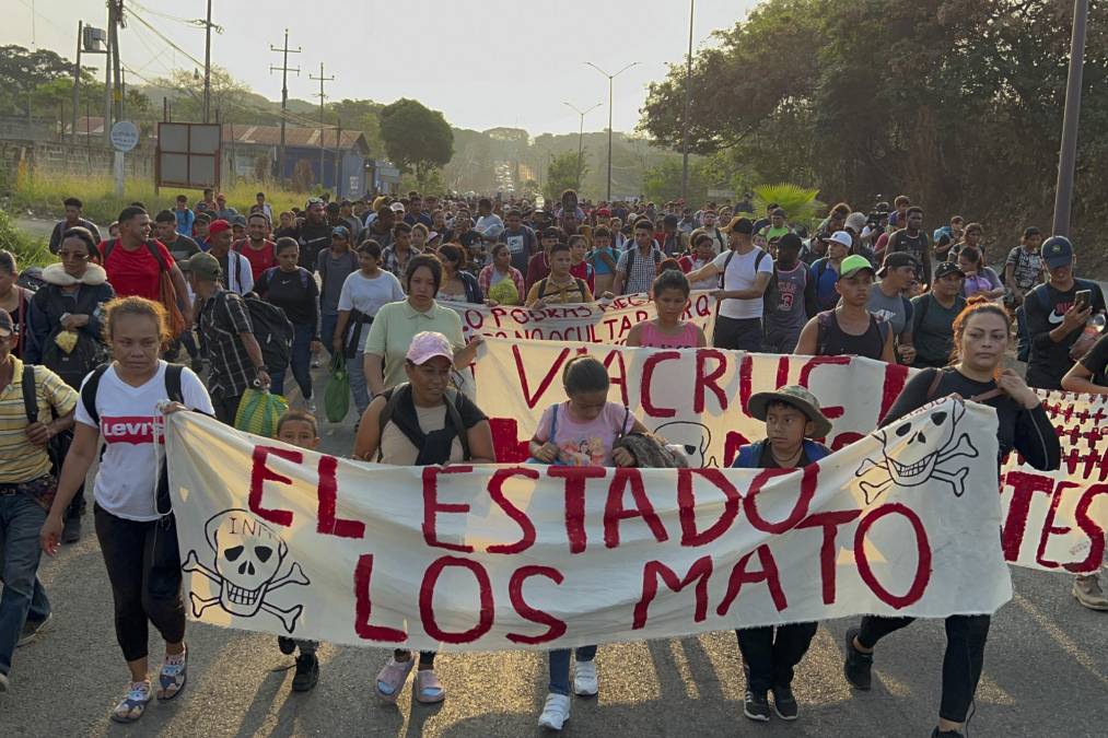 “El Estado los mató”, las imágenes del viacrucis de 5,000 migrantes en México