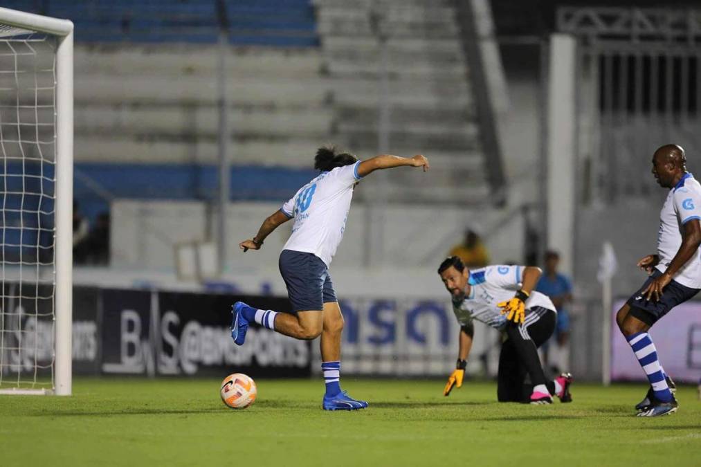 ‘Rambo’ de León marcó el primer gol en su partido de despedida con este detalle técnico.