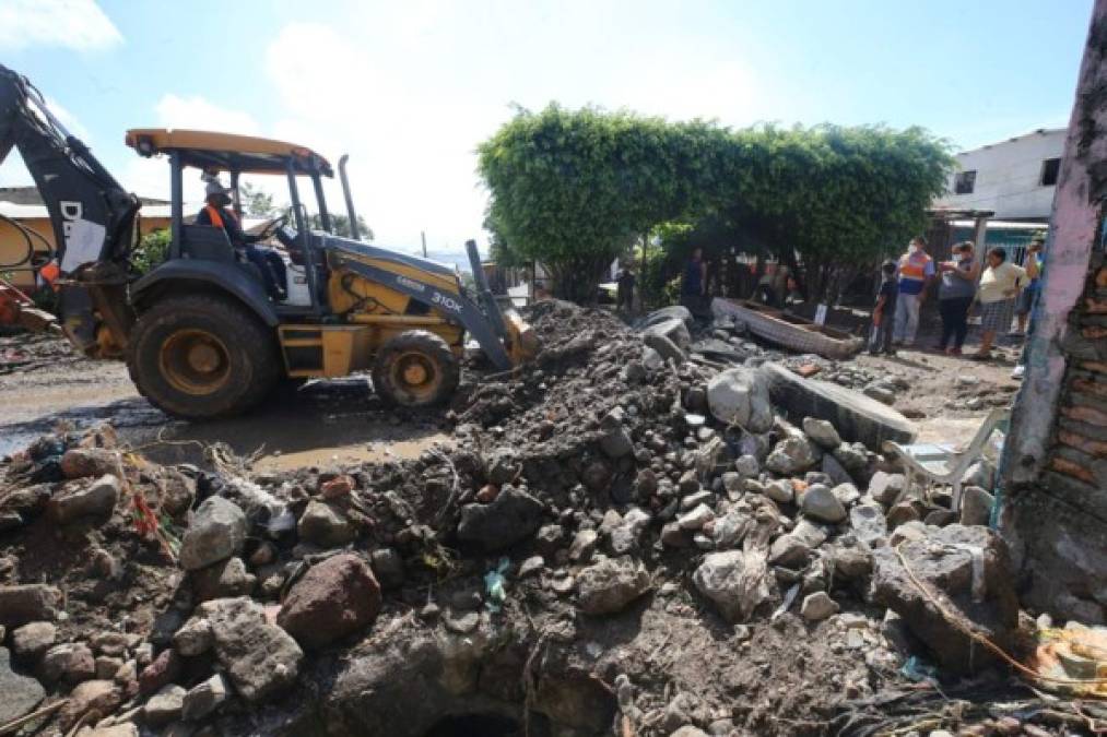 El organismo de protección civil extendió la víspera la alerta amarilla, por 48 horas, para Francisco Morazán por las lluvias, la saturación del suelo y las inundaciones en algunos sectores.