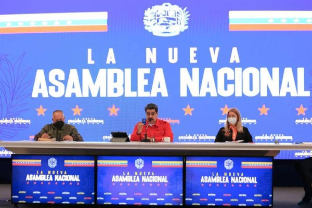 El presidente de la disuelta Constituyente, el poderoso dirigente oficialista Diosdado Cabello, y Maduro nominaron al polémico exministro de Comunicación, Jorge Rodríguez, para que asuma la presidencia del nuevo Legislativ, sustituyendo a Guaidó.