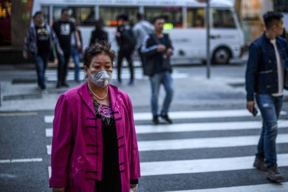 La epidemia fue detectada por primera vez el mes pasado, en un mercado de abastos de la ciudad. El nuevo saldo oficial es de 17 muertos, y los científicos temen una mutación y una propagación del virus.