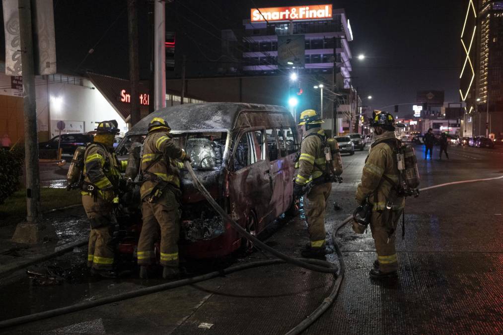 La violencia además provocó los cierres de comercios principalmente en la zona turística, y la suspensión del transporte público durante toda la madrugada del sábado, lo que generó caos para los transeúntes que por la noche comenzaron a salir de sus trabajos.