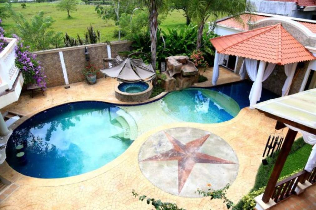 Estas piscinas muestran el lujo que había en las propiedades aseguradas, el confort en su máxima expresión.