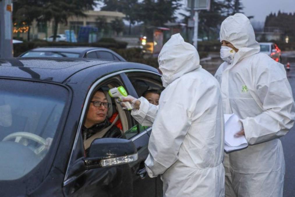 Investigadores de la Universidad de Hong Kong estimaron que el número de casos podría superar ya los 40,000 en todo el país y que el número de contagios podría duplicarse cada seis días si no se toman las medidas de prevención adecuadas.