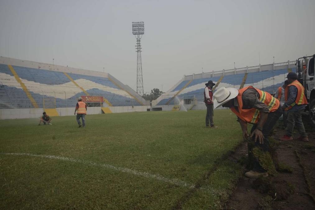 Impresiona verlo: Así luce el estadio Morazán sin la grama vieja