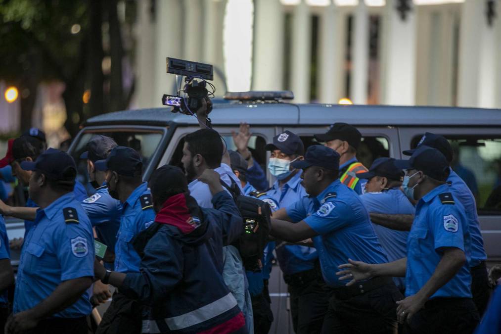 Ortega respondió de esa forma a una inquietud del primer ministro de San Vicente y las Granadinas, Ralph Gonsalves, único jefe de Gobierno que acudió a la fiesta sandinista, que en un discurso previo preguntó por qué no había una actitud de diálogo entre Nicaragua y Estados Unidos.