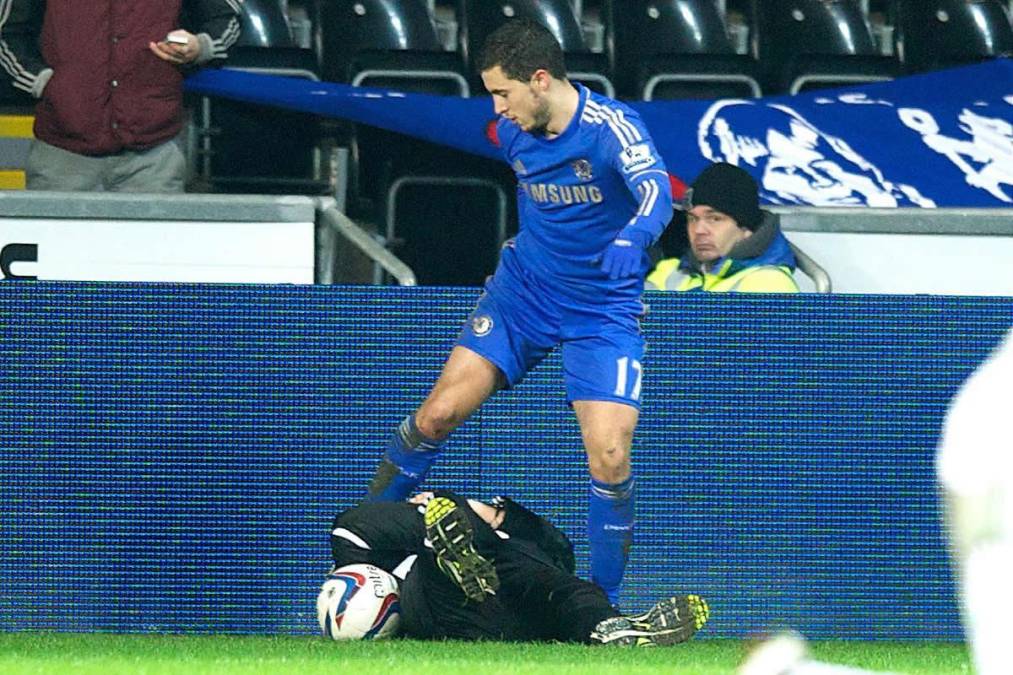 Charlie Morgan fue invitado al vestuario del Chelsea para recibir las disculpas de Eden Hazard. Allí se dio la mano con el belga que también pidió perdón de forma pública: “El chico puso todo su cuerpo sobre el balón. Yo intentaba pegarle a la pelota, no al chico. Lo siento”, dijo el ahora jugador del Real Madrid.