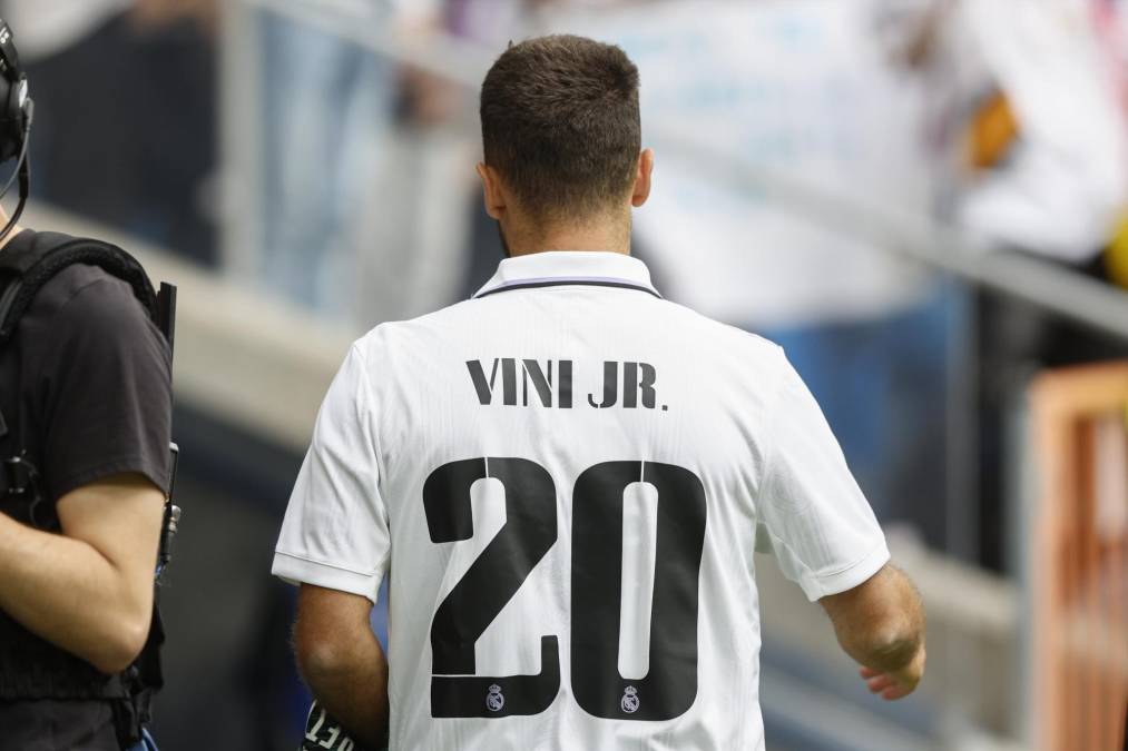 Lucas Vázquez con el dorsal y nombre de Vinicius.