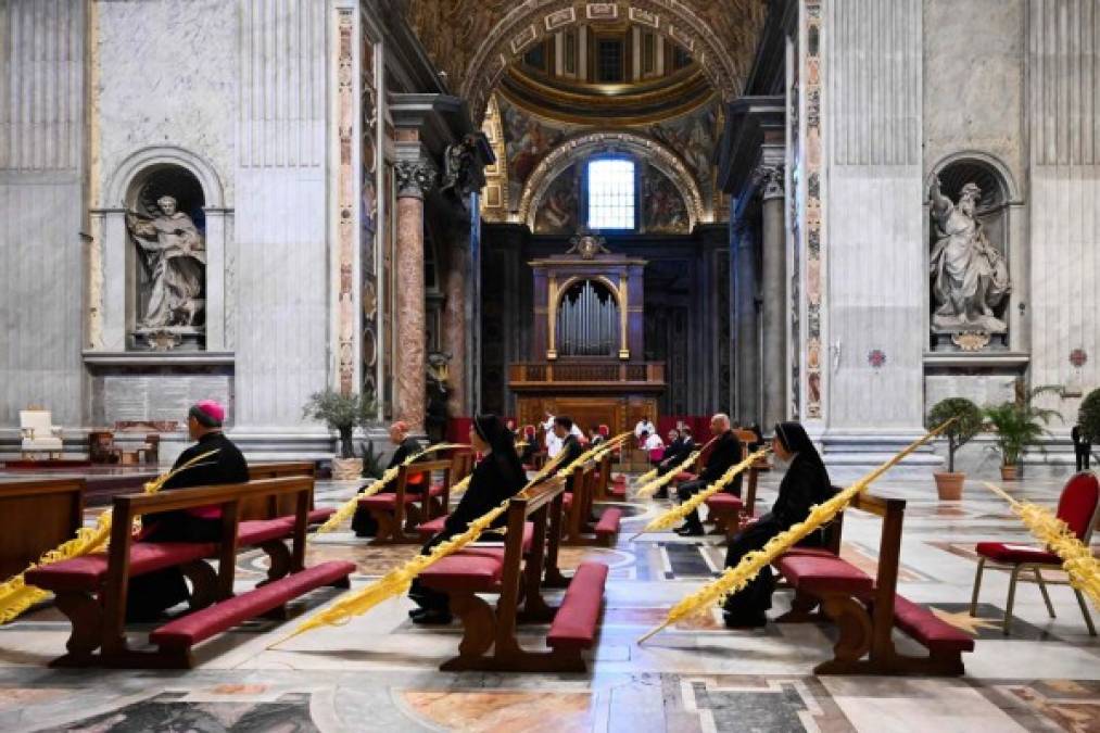 La misa fue difundida en directo en la página web del Vaticano, como también lo será el próximo domingo para la misa de Pascua, la celebración más importante del cristianismo.