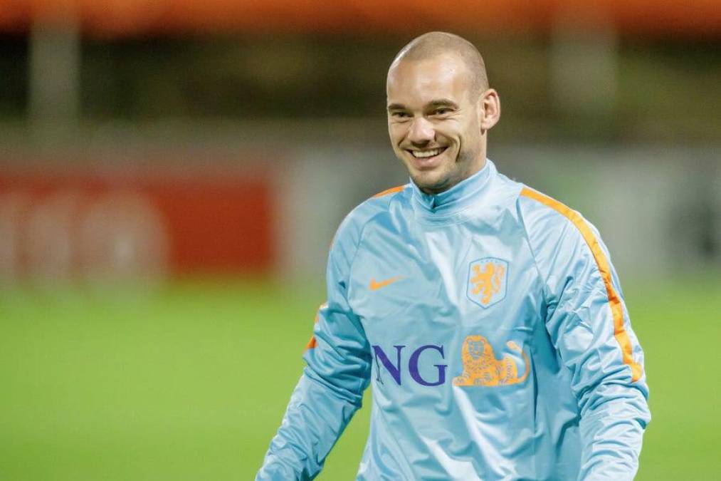 Wesley Sneijder fue considerado uno de los mejores centrocampistas del mundo cuando mostró su mejor nivel como futbolista. Inclusive muchos señalan que debió de haber ganado un Balón de Oro.