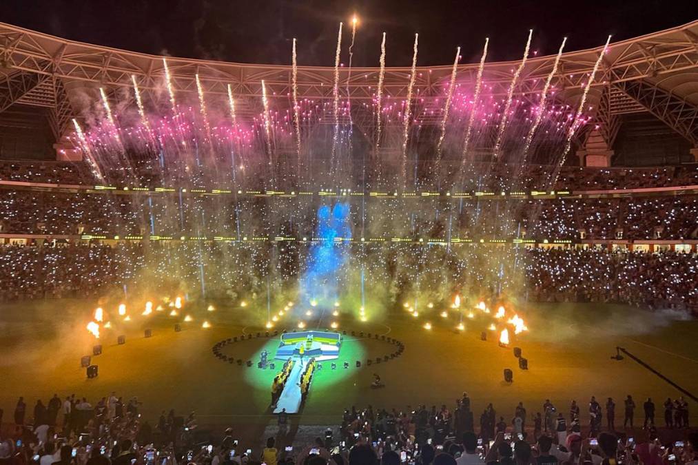 Benzema salió al campo y fue ovacionado por todos los presentes en el estadio King Abdullah Sports City.