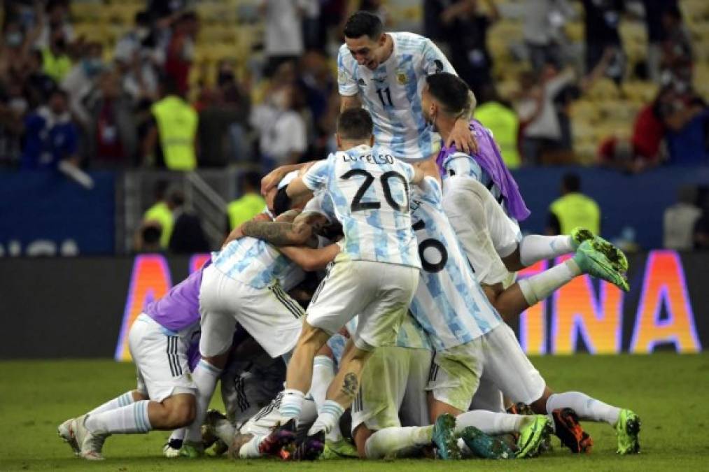 La celebración de los jugadores argentinos luego del pitazo final del partido.