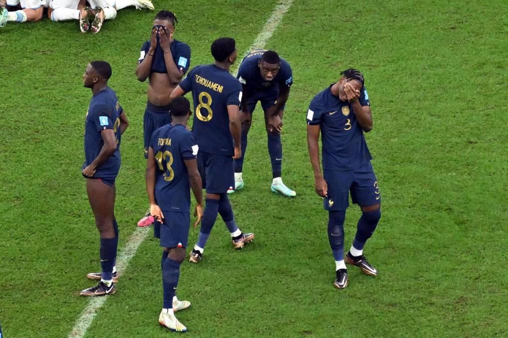 El lamento de los jugadores de la selección francesa tras caer en la tanda de penales de la final del Mundial de Qatar 2022.