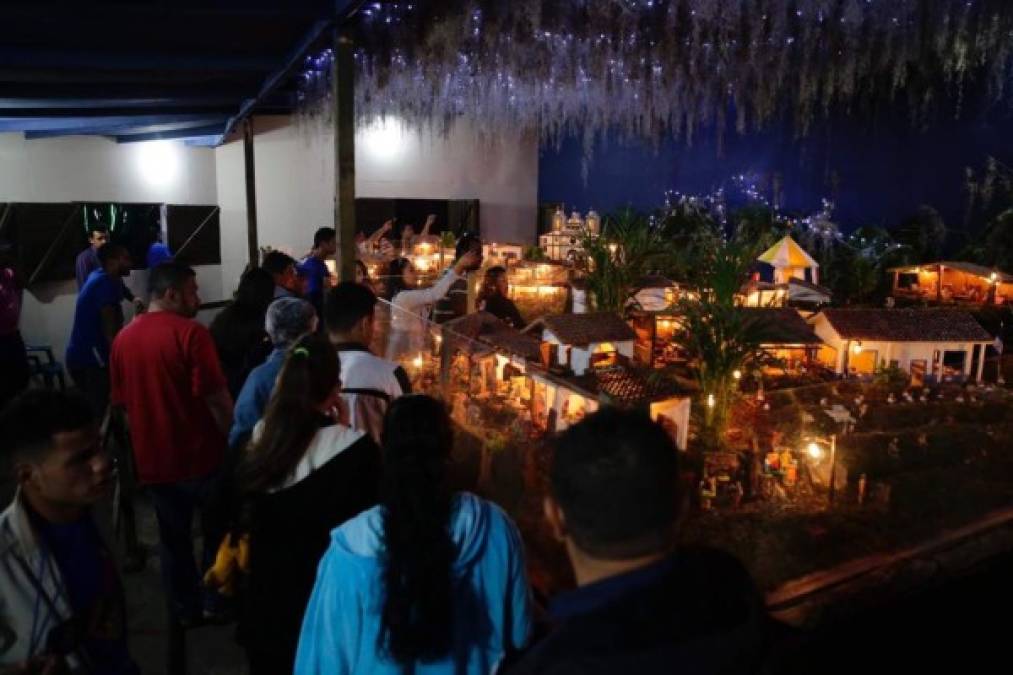 En Tegucigalpa, la capital de Honduras, los hondureños ya disfrutan de la Villa Navideña en la Villa Olímpica de Tegucigalpa. <br/><br/>