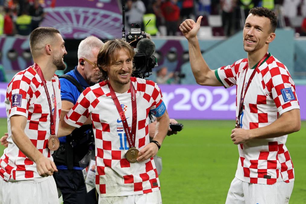 Entre sonrisas y festejos, los jugadores croatas compartieron un buen momento después del partido.