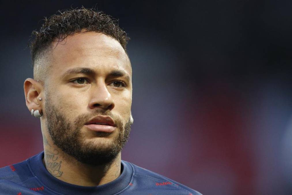 El Manchester United tiene en la mira a Neymar, según informa The Sun. El futuro del brasileño en el PSG es incierto, sus continuas lesiones y su alto salario son algunas de las razones por las que el club buscaría venderlo.