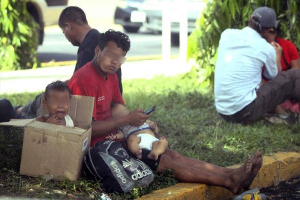 Decenas de niños mendigan en las calles de San Pedro Sula, sin ningún control y a la vista de todos.