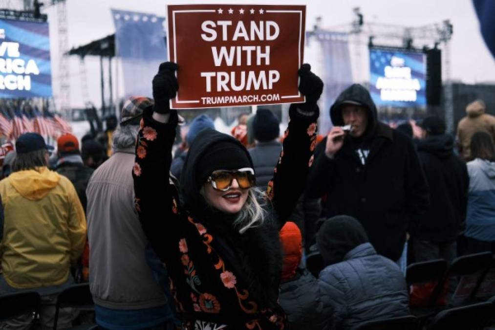 Miles de seguidores de Trump protestan contra el triunfo de Biden en Washington