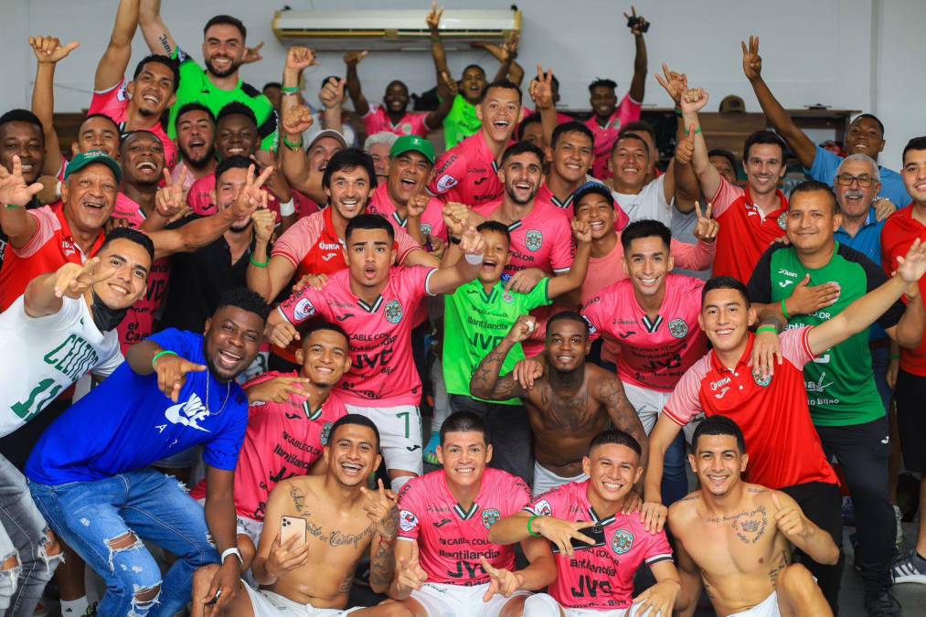 Hoy en día el Marathón está unido y así celebraron los jugadores en el camerino el triunfo contra el Honduras Progreso.