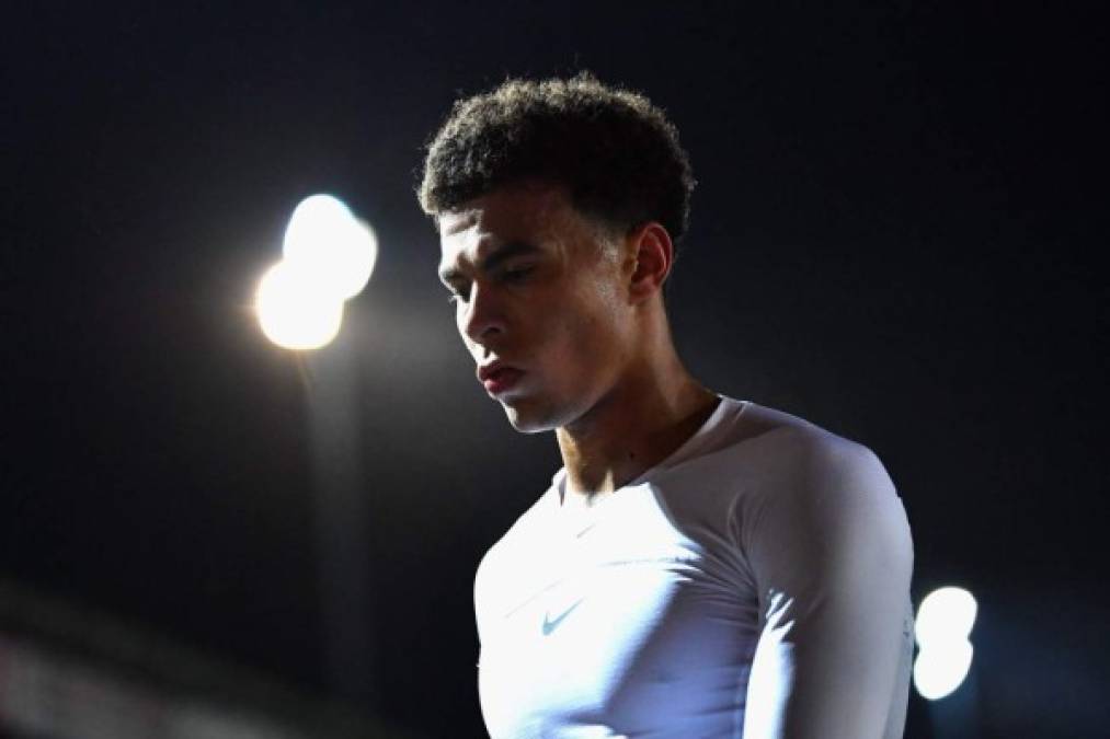 Dele Alli se ha visto envuelto en un escándalo sexual y ha puesto el asunto en manos de sus abogados: circula en las redes un vídeo de 12 segundos de duración en la que el jugador del Tottenham aparece junto a una mujer que le está haciendo sexo oral.