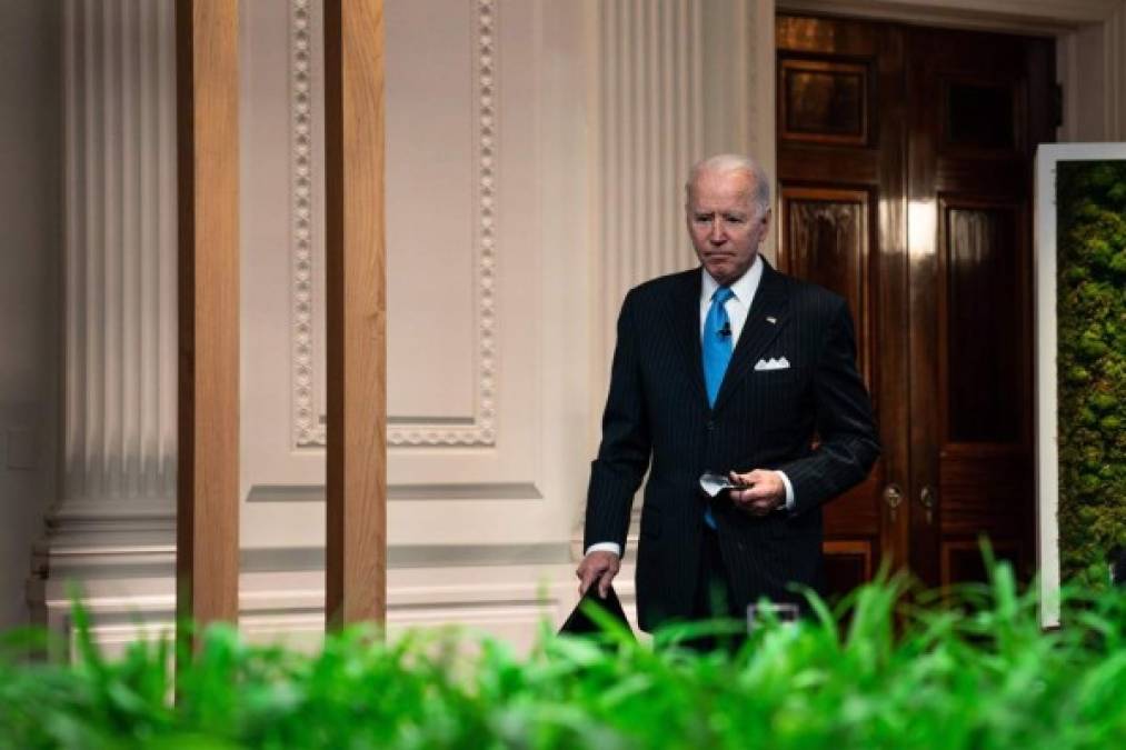 2. Estímulo económico: Biden impulsó un paquete de rescate de casi 2 billones de dólares para una economía aporreada por más de un año de restricciones por la pandemia.