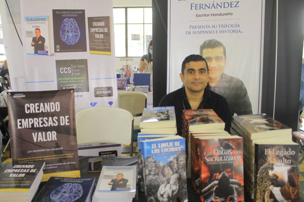 Eduardo Dubón Fernández es otro de los escritores que se hizo presente en la Feria.