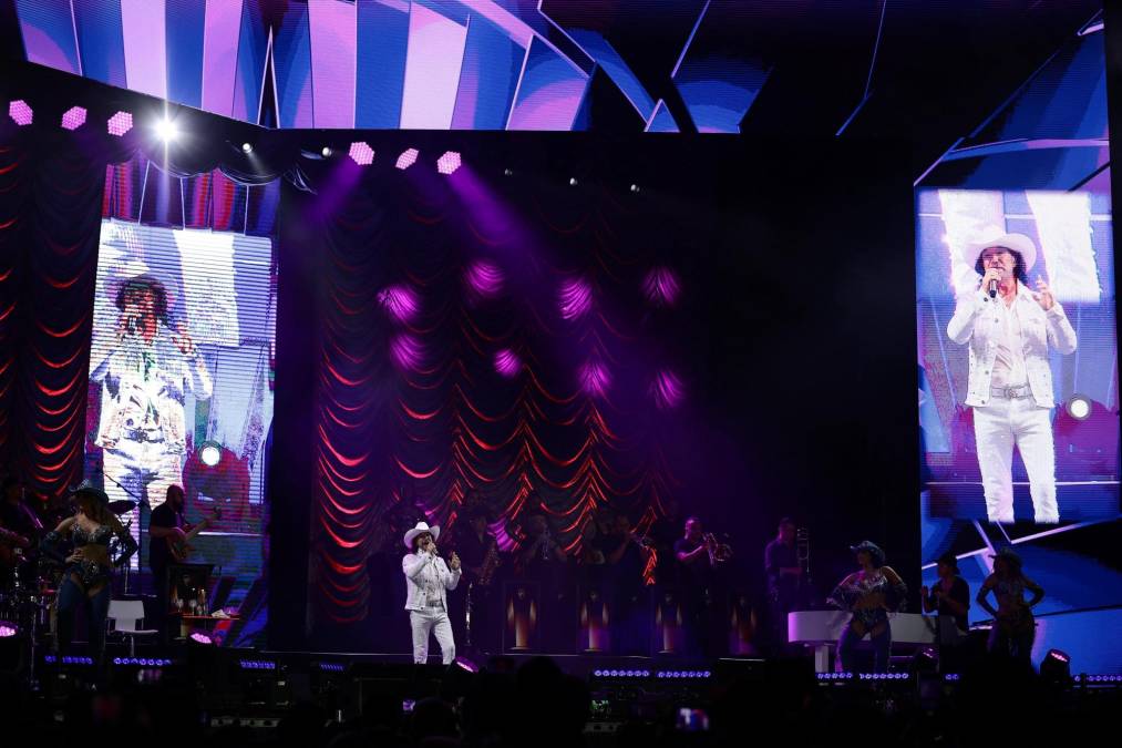 Marco Antonio también se presentó el pasado viernes 8 de diciembre en Tegucigalpa como parte de su gira “El Buki World Tour”.