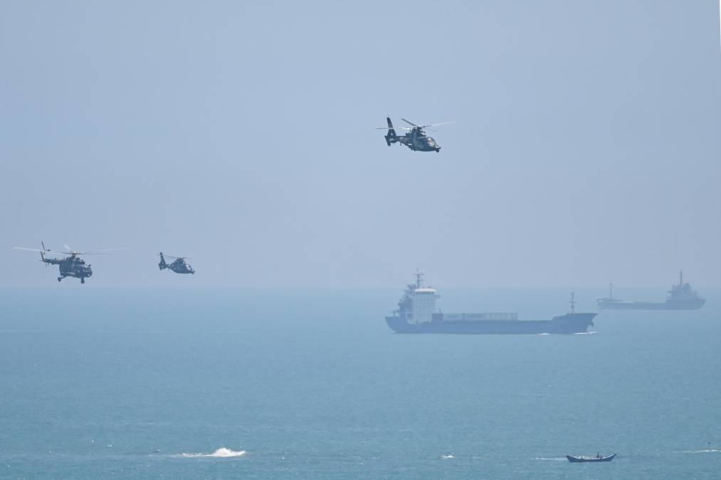 Los ejercicios buscan simular un “bloqueo” de la isla e incluyen “el asalto de objetivos en el mar, el ataque de objetivos en tierra y el control del espacio aéreo”, según la agencia oficial Xinhua.