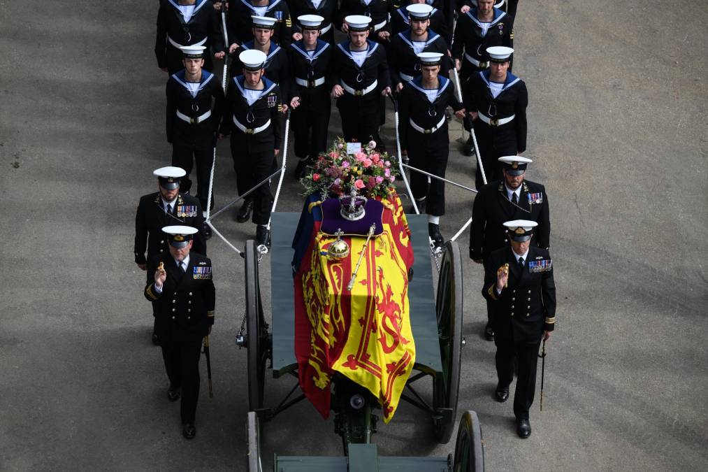  Isabel II será enterrada junto a los restos de su esposo en la cripta de la capilla de San Jorge del castillo de Windsor.