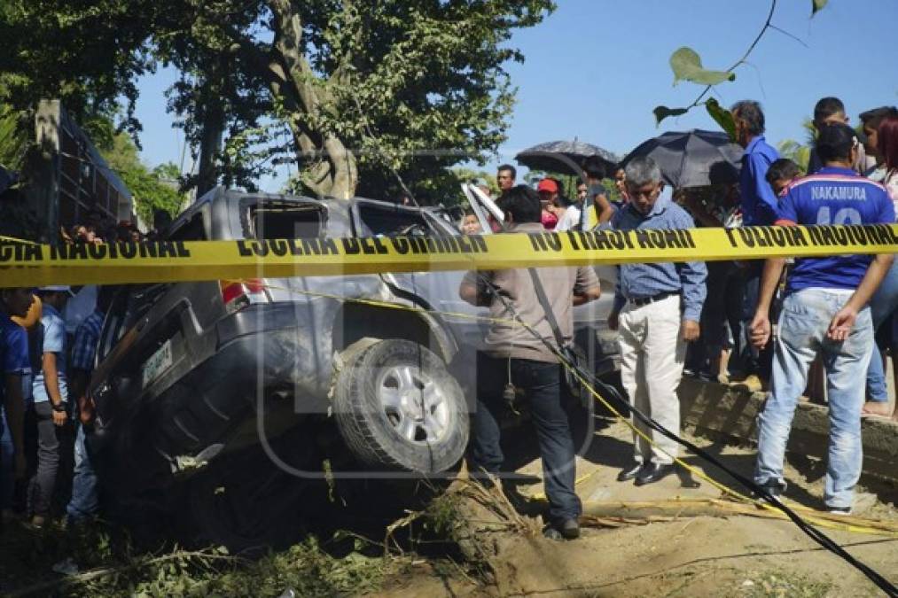 Cinco personas habrían resultado heridas, entre ellas, una dama que esperaba abordar un autobús con un bebé en sus brazos.