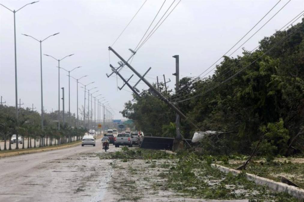 De momento no se reportan víctimas mortales por el paso del huracán Grace, que se degradó a tormenta tropical esta tarde y continúa su trayectoria por la península de Yucatán.