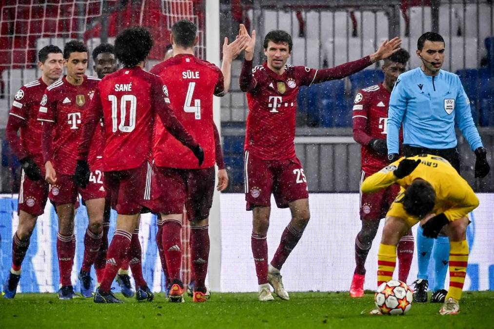 Los jugadores del Bayern Múnich festejan el gol de Thomas Müller.