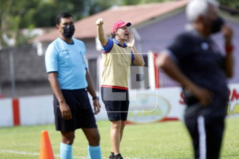 Gustavo Reggi dirigió al Olimpia por la suspensión que tiene el entrenador Pedro Troglio.