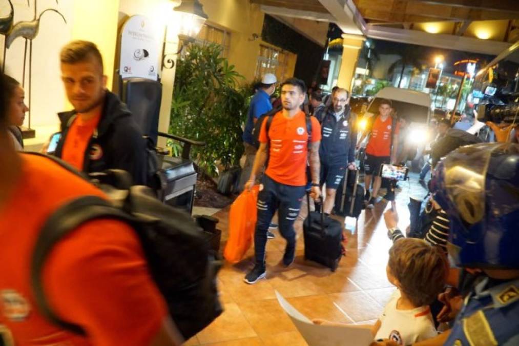 Los seleccionados chilenos al llegar al hotel de concentración en San Pedro Sula.