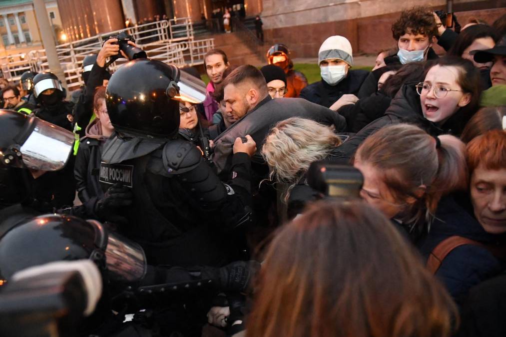 Los manifestantes coreaban “¡No a la guerra!” y “¡No a la movilización!”.