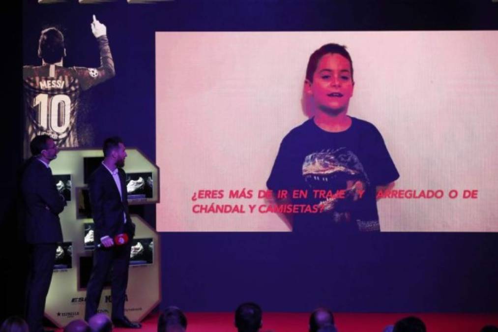 En la gala pusieron videos de varios niños que le hicieron preguntas a su ídolo.