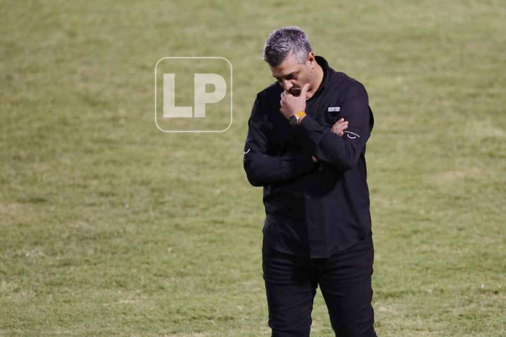 Diego Vázquez no pasó una buena noche en el estadio Nacional.