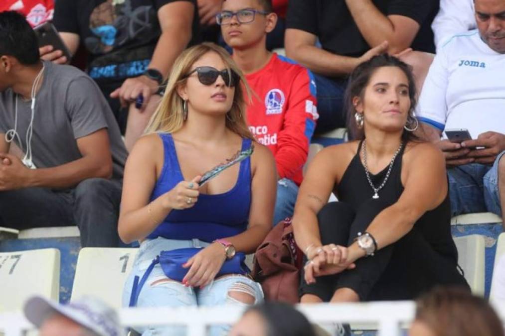 Desde muy temprano las guapas aficionadas llegaron al estadio para poder disfrutar del encuentro futbolístico.