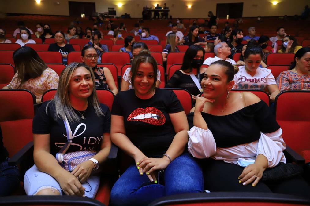 Rosmery Ávila, Vanessa Carbajal y Linda Domínguez