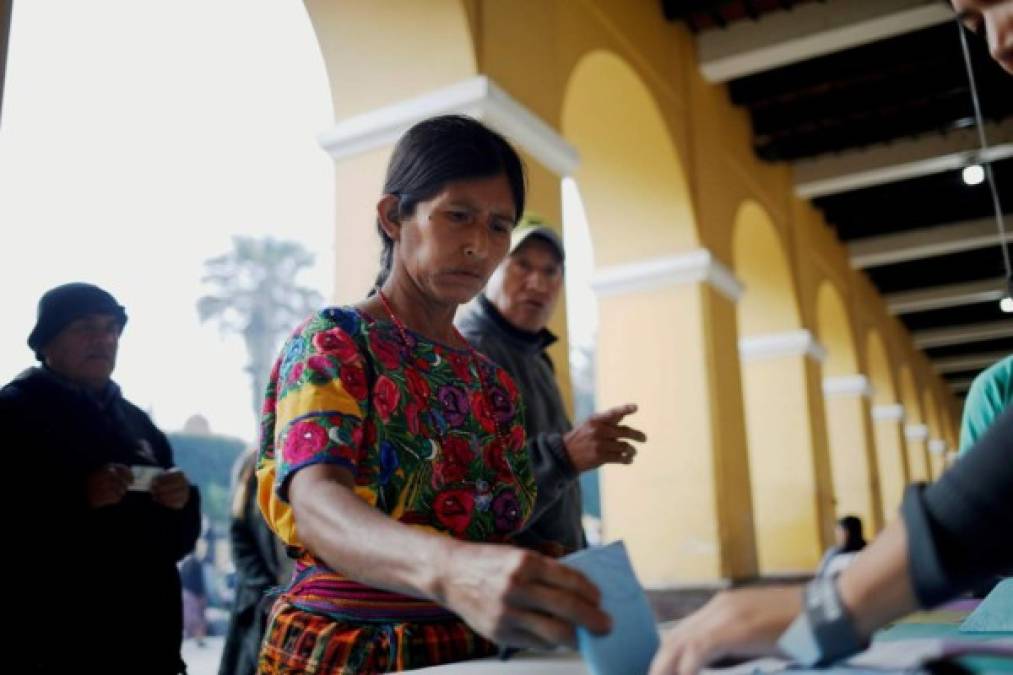 Guatemaltecos llegaron desde temprano a las urnas para elegir a su nuevo presidente. Fotos: AFP