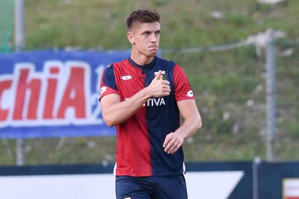 Según publica 'La Gazzetta dello Sport' el delantero polaco Krzysztof Piatek del Génova llegará el martes parar firmar contrato por cinco temporadas con el AC Milan. Se están negociando los últimos detalless de la operación. El coste del fichaje asciende a 40 millones de euros, pero el Milan quiere fraccionar en tres plazos los pagos para poder cumplir con el Fair Play financiero. El debut con su nuevo equipo será bien el sábado 26 o el martes 29, en Copa Italia.