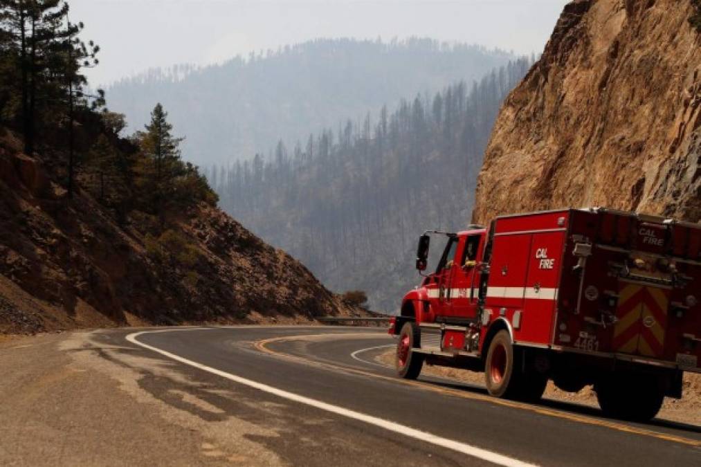 El incendio bautizado como 'Bootleg', que fue declarado tras la caída de un rayo el pasado 6 de julio en la zona boscosa de Winema-Fremont, al sur de Oregón, ya ha calcinado más de 160.000 hectáreas.